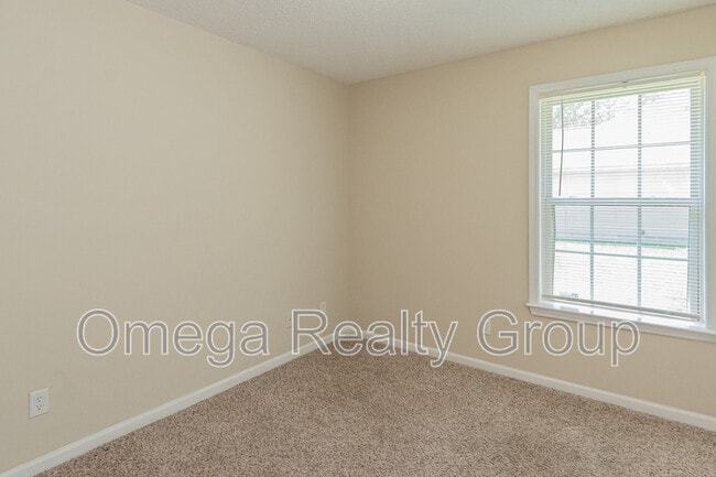 Building Photo - 13865 Roanoke Dr