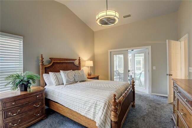 Building Photo - 562 Rolling Hill Dr