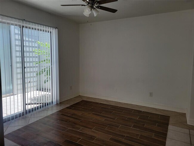 Building Photo - 4307 Willow Beach Dr