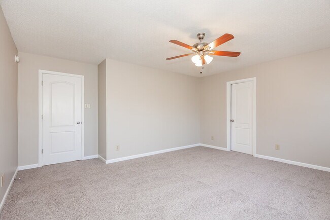 Building Photo - 1215 Willow Bridge Ct