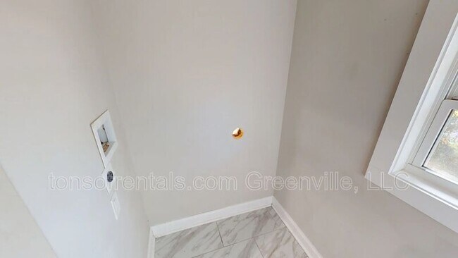 Building Photo - 8b Traynham St