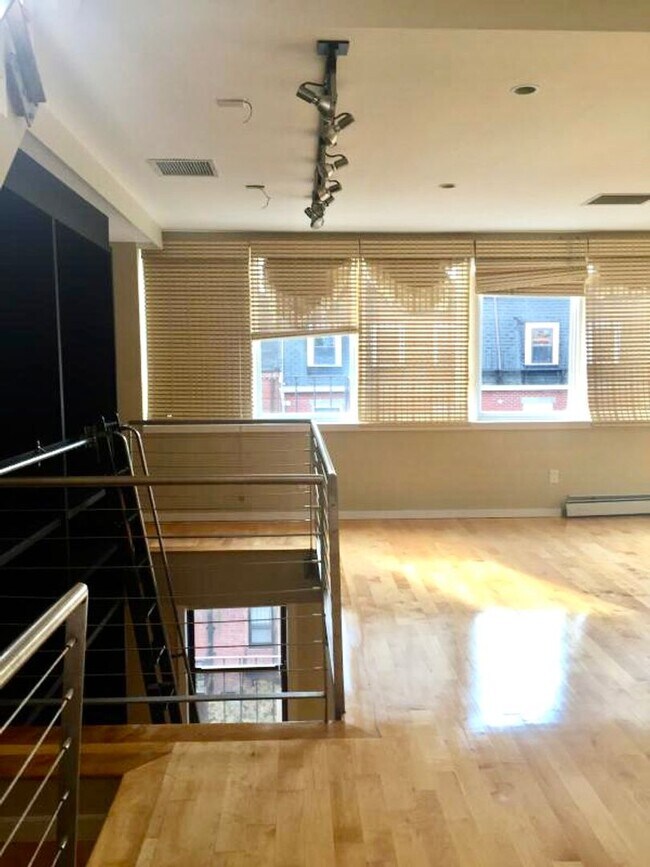 Building Photo - Spacious 3 Bed 2 Bath!