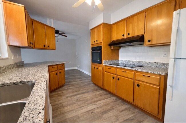 Building Photo - Newly Renovated 3 Bed / 2 Bath Single-Family Home with 2-Car Garage