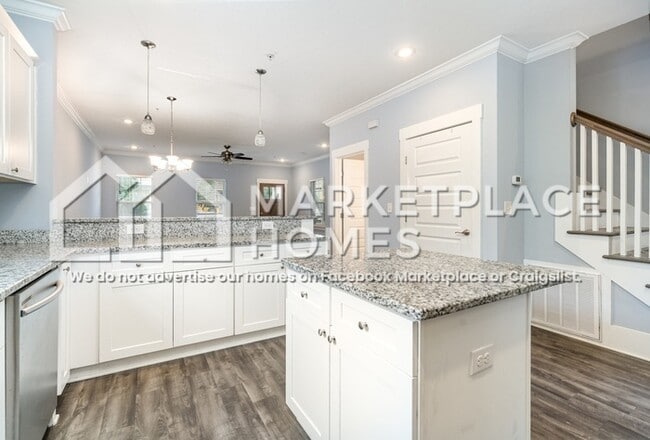 Building Photo - 144 Laurel Way