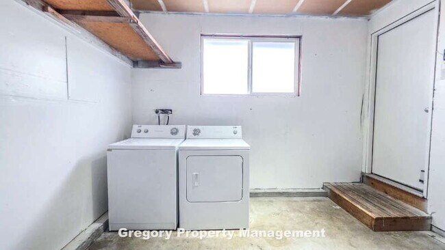 Building Photo - 5830 East Dr