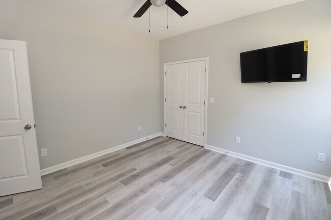 Building Photo - Student-Friendly 4BR/4BA Home in Downtown ...