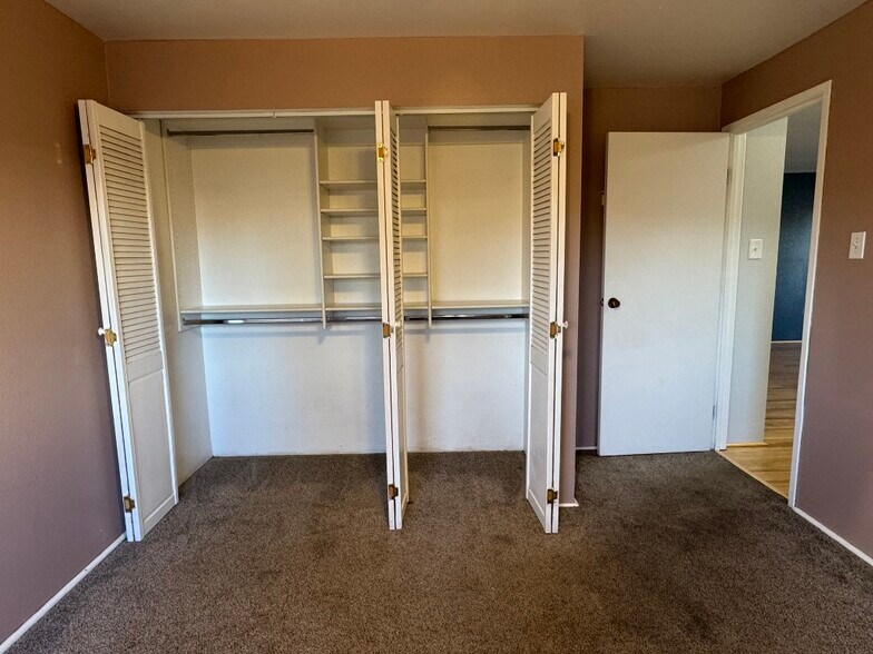 Building Photo - 65 Clarkson St