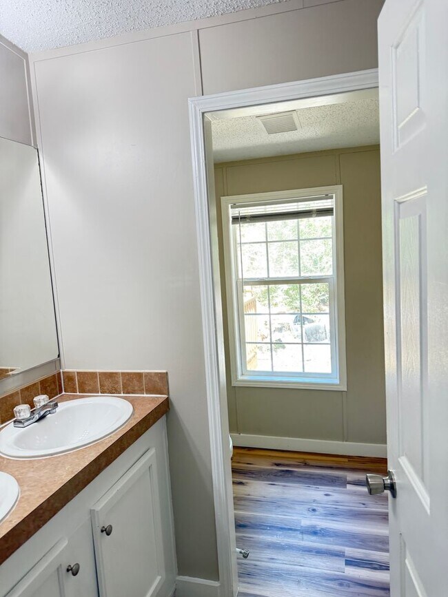 Building Photo - 4 BR 2 BA Newly Renovated $1850 !!