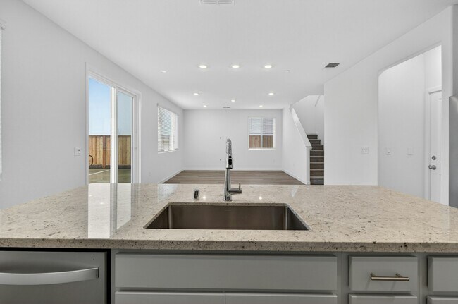 Building Photo - 56 Daytona Ct