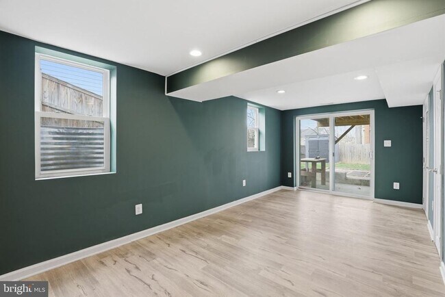 Building Photo - 2306 Riverview Terrace