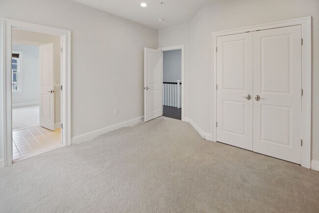 Building Photo - 5 Bed 4.5 Bath - Bethesda Single Family - ...