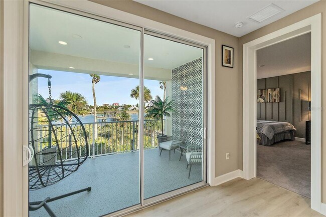 Building Photo - 54 N Riverwalk Dr