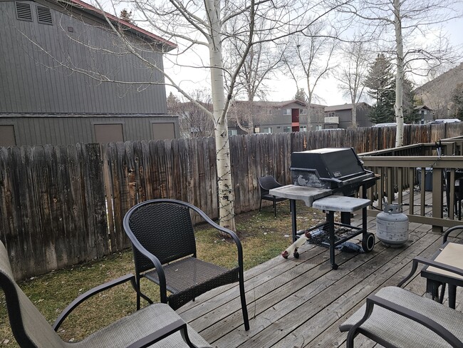 Building Photo - 1070 Elk Run Ln