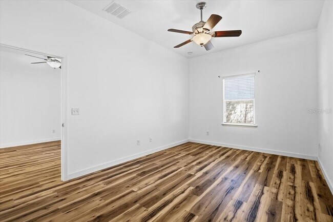 Building Photo - 605 Golden Lake Loop