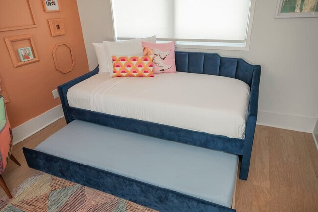 Building Photo - 400 33rd Ave N