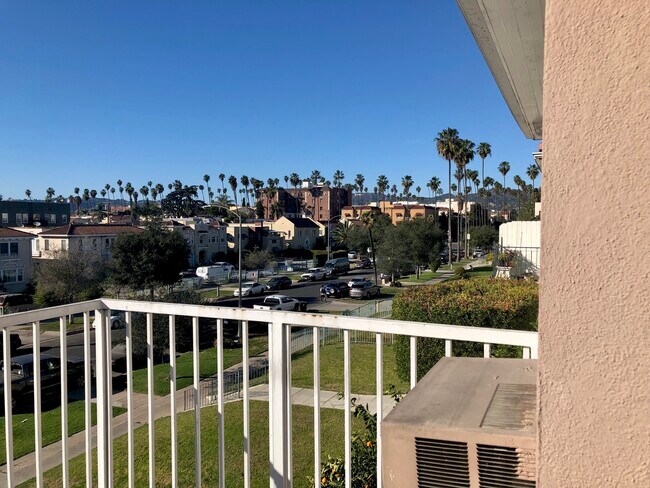 Building Photo - 202 S New Hampshire Ave