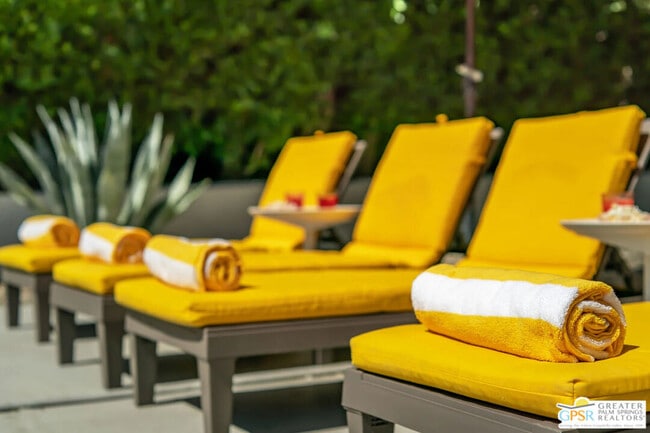 Building Photo - 400 E Glen Cir S