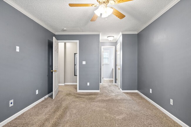 Building Photo - 3 Bedroom 2 Bath Pet Friendly Home For Ren...