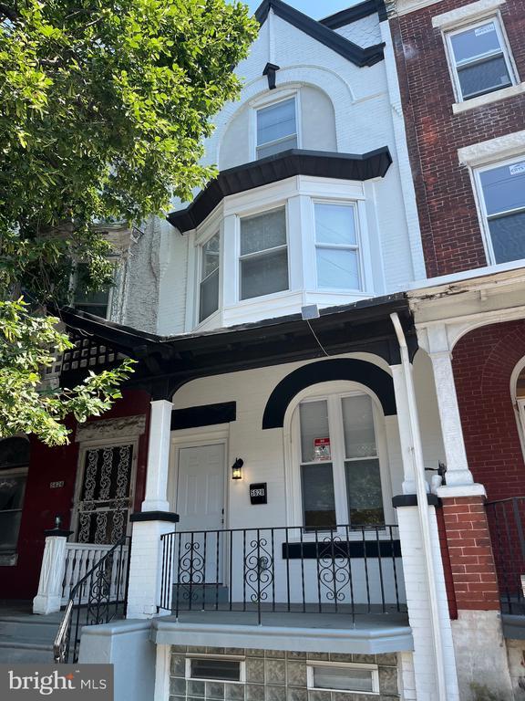 Building Photo - 5628 W Girard Ave