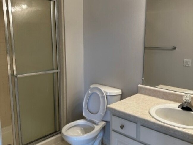 Building Photo - 3 Bedroom Condo in Southfield