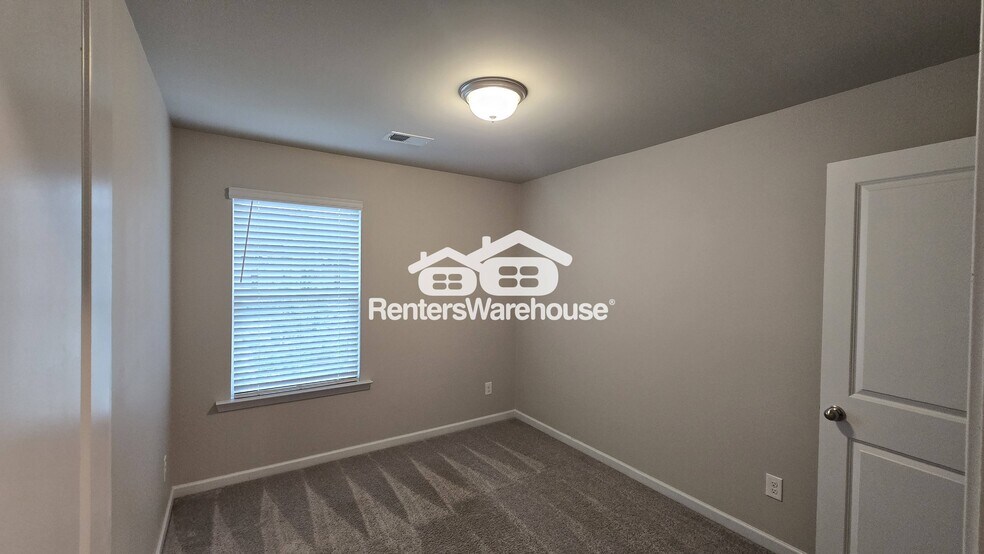 Building Photo - 7055 Mimosa Blf
