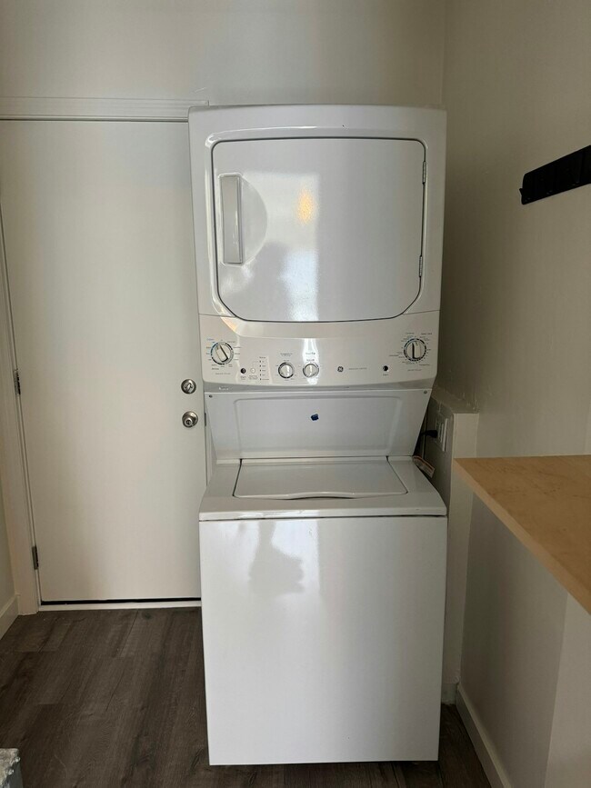 Building Photo - 1156 Van Buren Ave