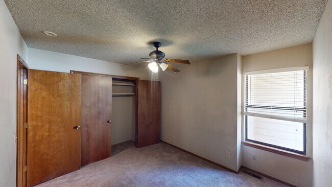 Building Photo - 1237 W 112th St
