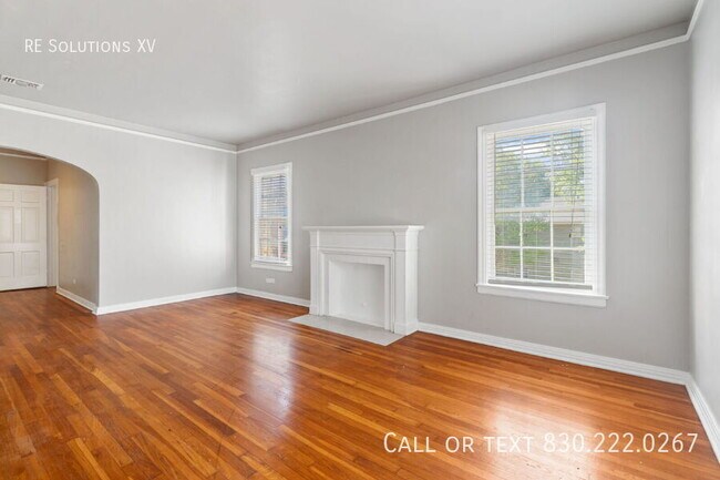 Building Photo - 336 E Lullwood Ave