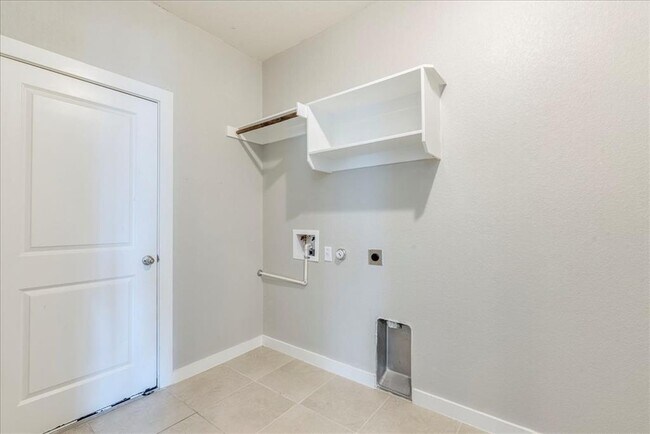 Building Photo - 109 Pine Island Ln