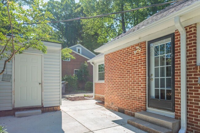 Building Photo - 3408 Kirby Dr