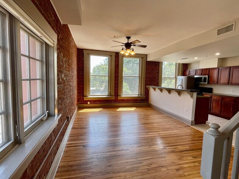 Building Photo - 3211 Zuni St