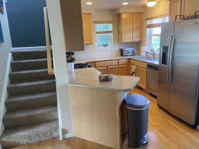 Building Photo - 2 Bed Highlands Townhome