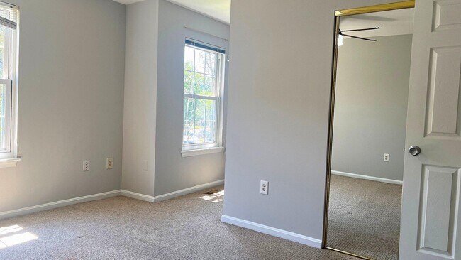 Building Photo - 5808 Waterdale Ct