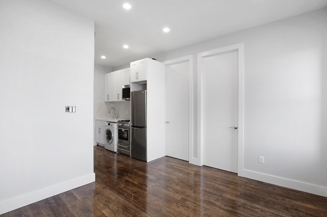 Building Photo - 326 E 117th St