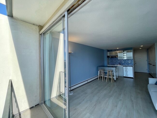 Building Photo - 1050 N Point St