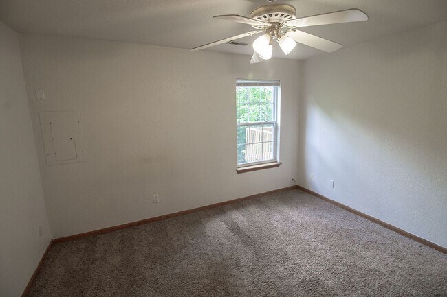 Building Photo - 5340-5342-5342 Godas Cir