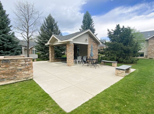 Building Photo - Well located 2+ bedroom townhome