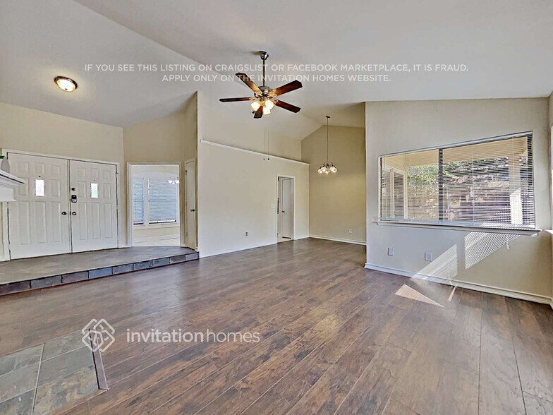 Building Photo - 3214 Cliffview Dr