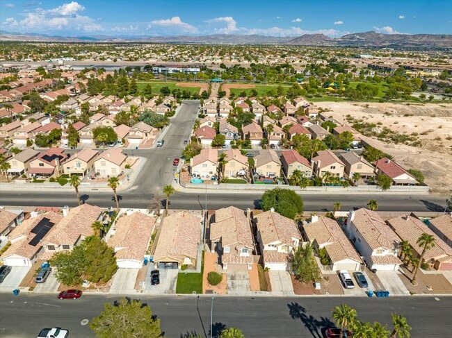 Building Photo - SE!!  Windmill and 215!! Newly remodeled!! All Tile Floors down stairs!! Low Maintenance Desert L...