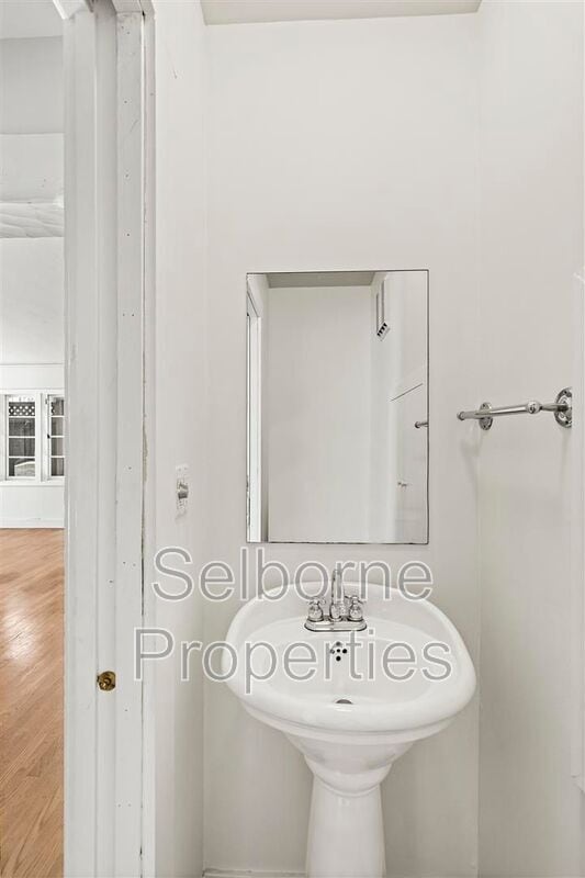 Building Photo - 25 Selborne Dr