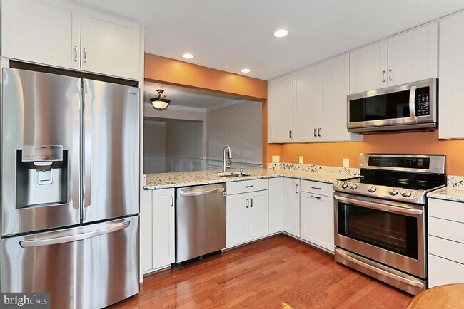Building Photo - 9630 Sutton Green Ct