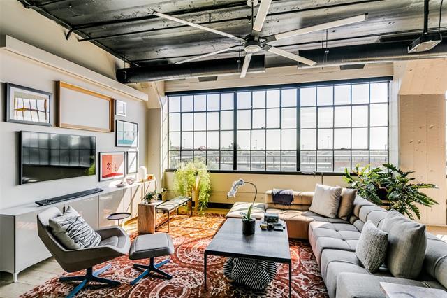 Building Photo - 2220 Canton St