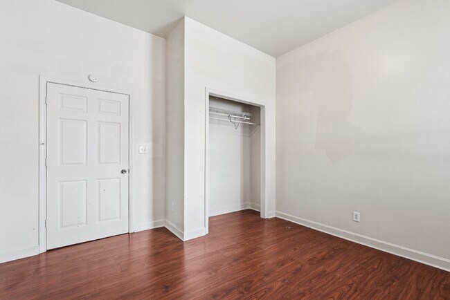 Building Photo - 309 W 41st St