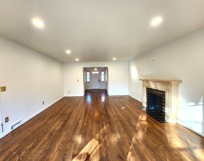 Building Photo - 2 Bed 1.5 Bath 1 Car Garage in the GRADY MUSGRAVE LAKESIDE Addition