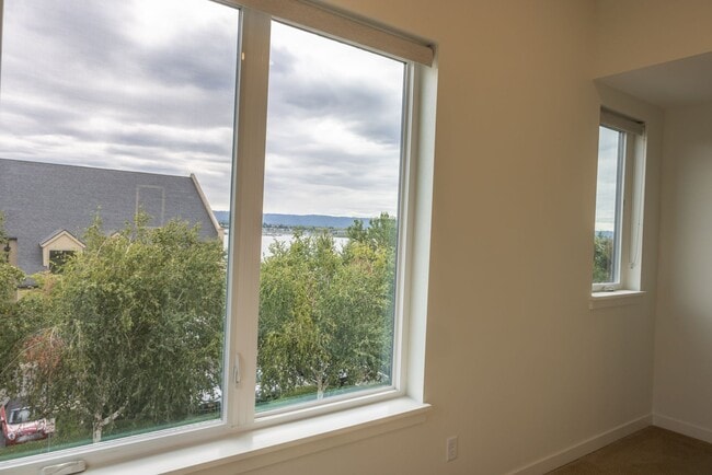 Building Photo - RIVERSIDE TOWNHOMES - BRAND NEW!