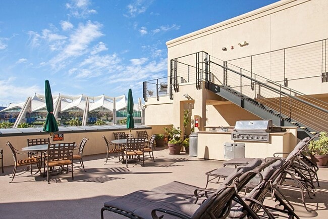 Building Photo - Furnished 2 bedroom with flex office space near Convention Center Downtown!