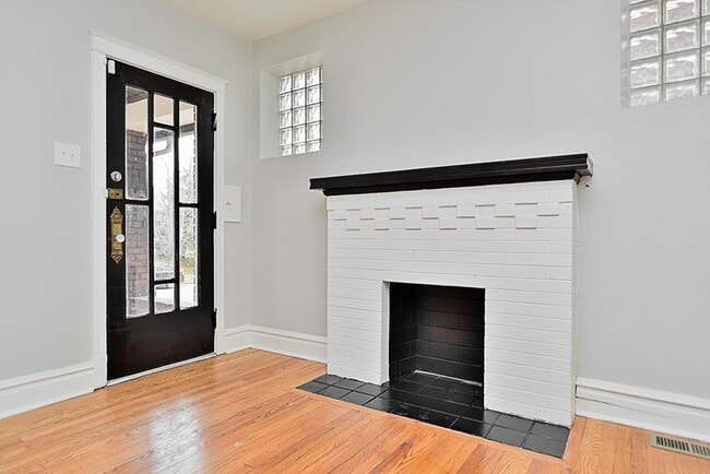 Building Photo - 4944 Tholozan Ave