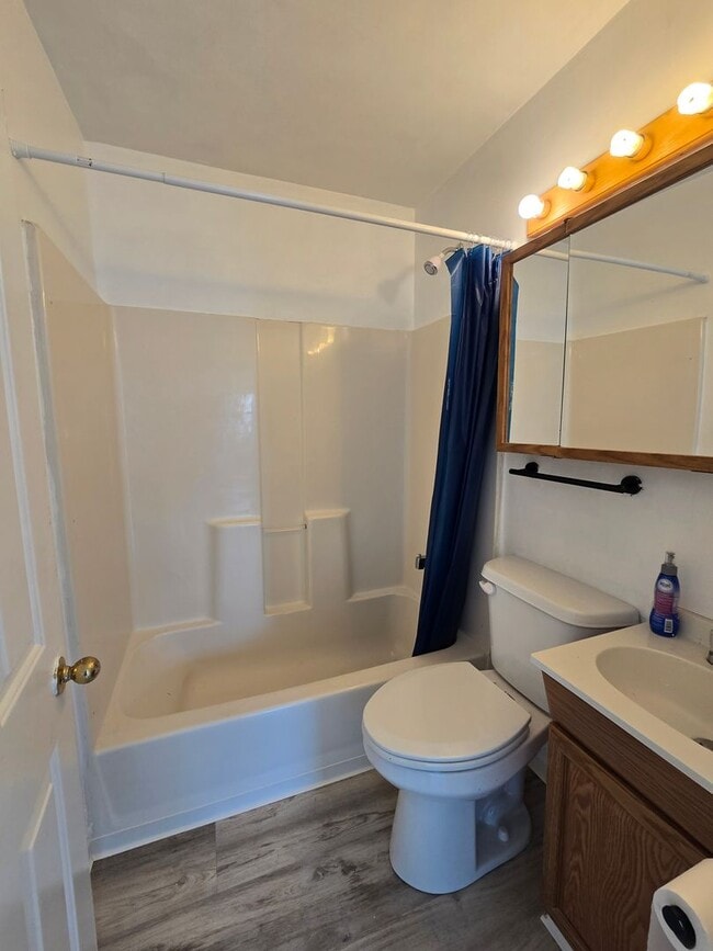 Building Photo - 1818 W 5th St