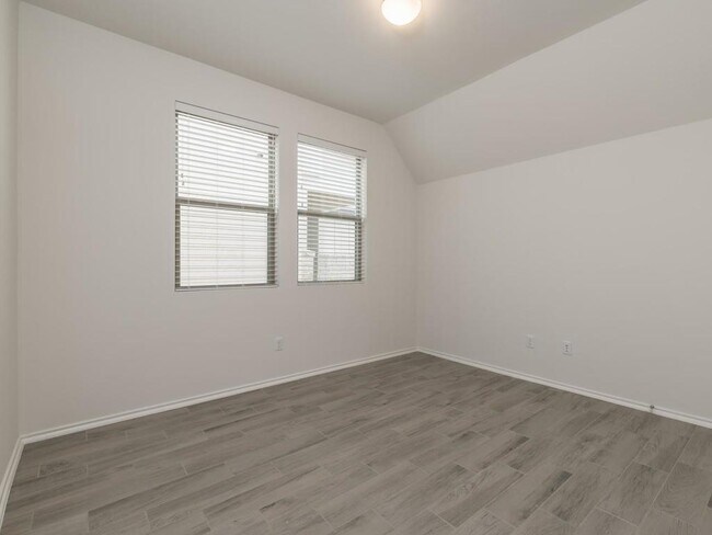 Building Photo - 9101 Garnet Dr