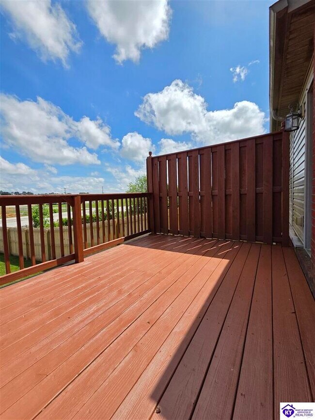Building Photo - 153 Twin Lakes Dr